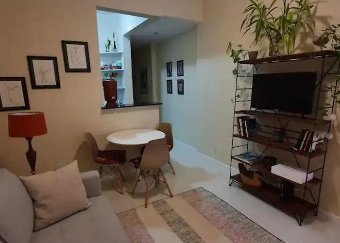 Apartamento Na Quadra Da Praia De Copacabana