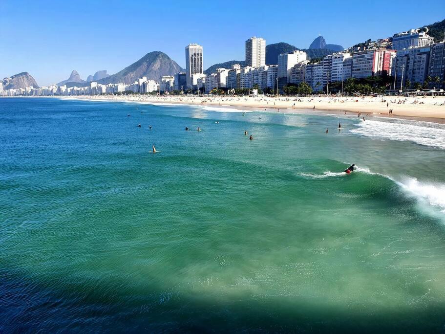 Apartamento Na Quadra Da Praia De Copacabana *